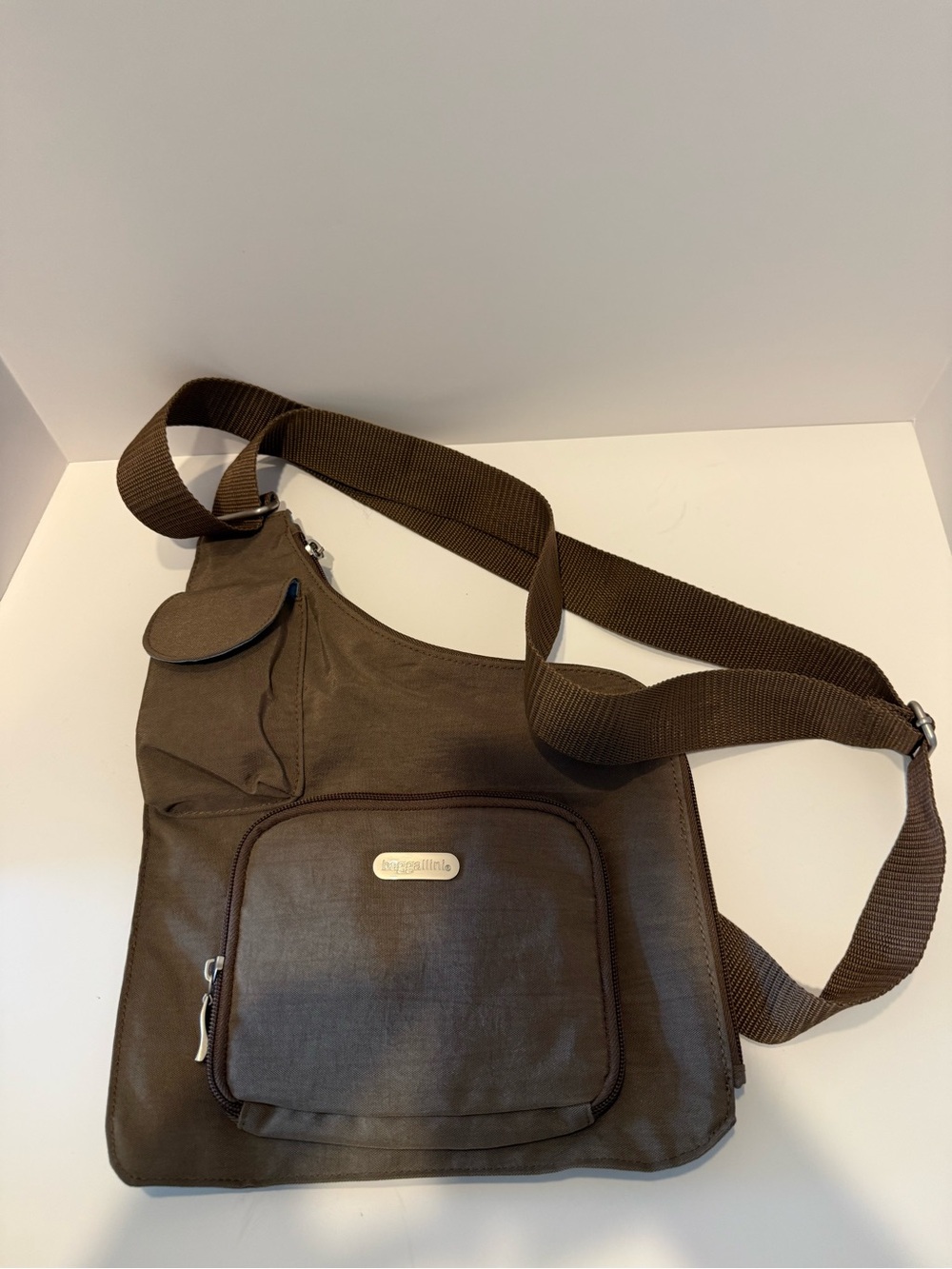NWOT Baggallini Brown Nylon Crossbody Travel Bag Organizer Lightweight Bag